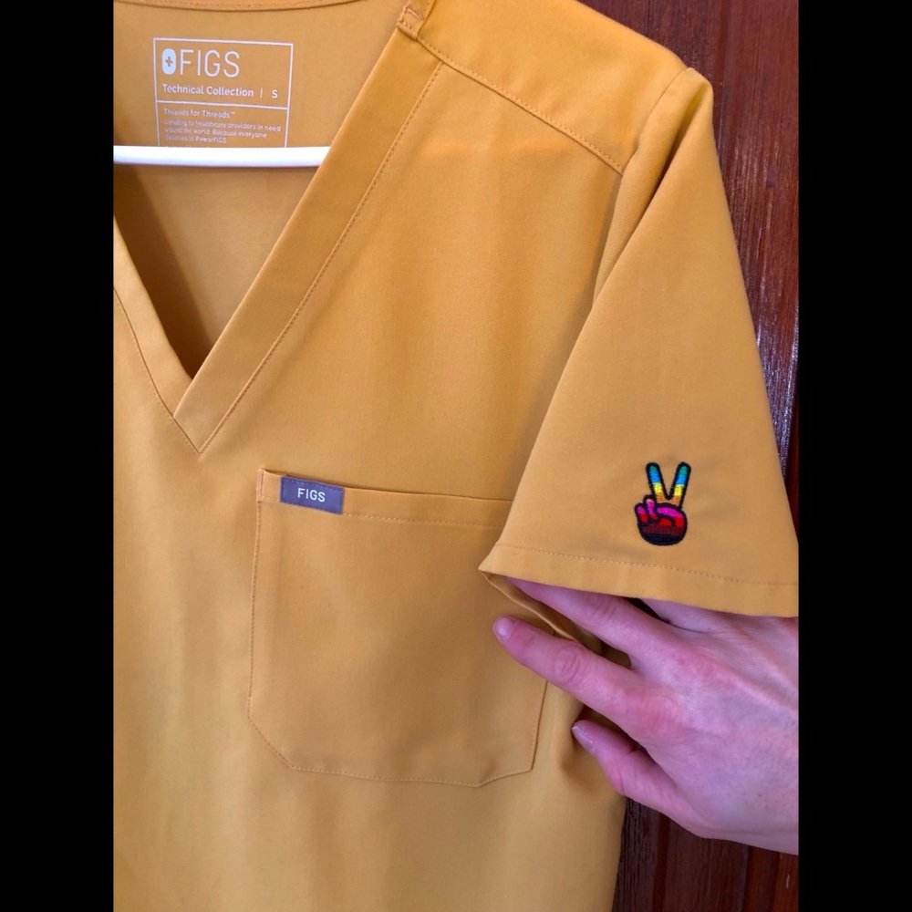 LIMITED ED! Figs Catarina one-pocket GOLD/yellow sz small w/ sleeve embroidery